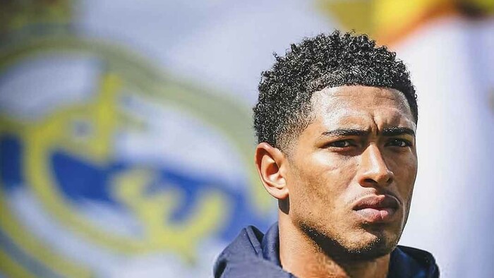 ВИДЕО. Звезда Реала сыграл в волейбол ногами с местными жителями. Вау