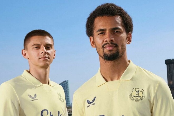 ФОТО. Эвертон при участии Миколенко презентовал новую гостевую форму