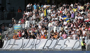 ФОТО. Перед началом игры в Финляндии фанаты Шахтера вывесили баннер о войне