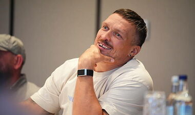 ФОТО. Усик и Дюбуа провели взвешивание перед боем. Известны результаты