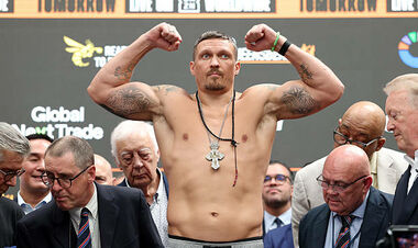 ВИДЕО. Усик и Дюбуа провели финальную дуэль взглядов накануне реванша