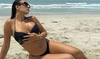 ФОТО. Девушка Роналду взорвала сеть снимком в обтягивающем платье