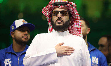 Джошуа проведе бій з Джейком Полом. Один з них отримає 99% всіх грошей