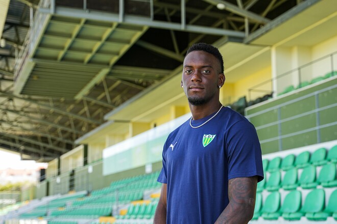 ОФИЦИАЛЬНО. Защитник, которого сватали в Динамо, определился с новым клубом