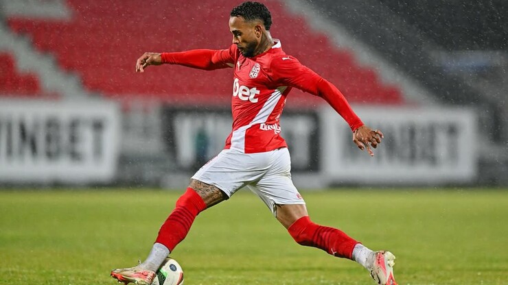 Верес намерен подписать бразильского вингера