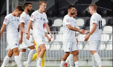 Колос и ЛНЗ проводят товарищеский  матч. Стартовые составы