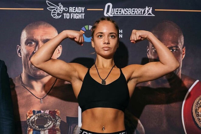 Перспективная 17-летняя украинка провела бой во время ивента Усика и Дюбуа