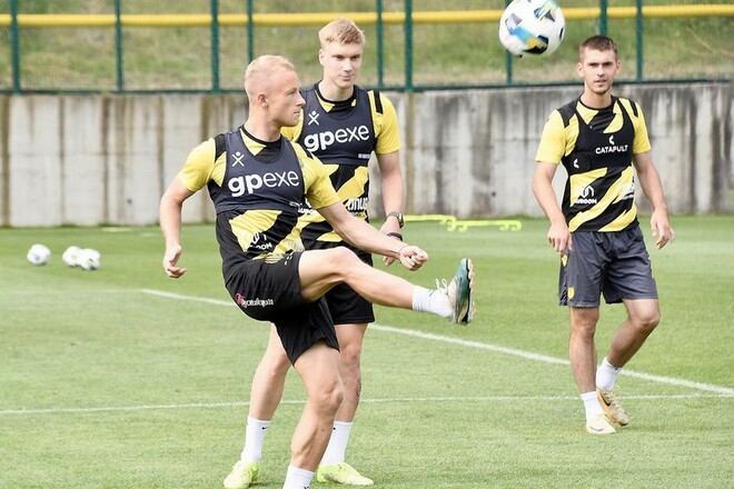 Рух проводит контрольный матч с Буковиной. Стартовые составы