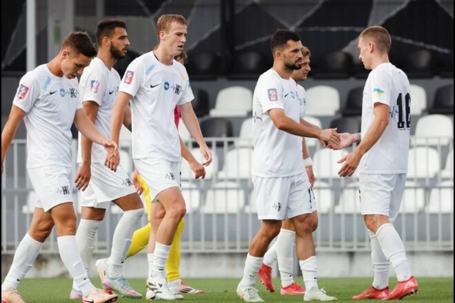 Колос и ЛНЗ проводят товарищеский  матч. Стартовые составы