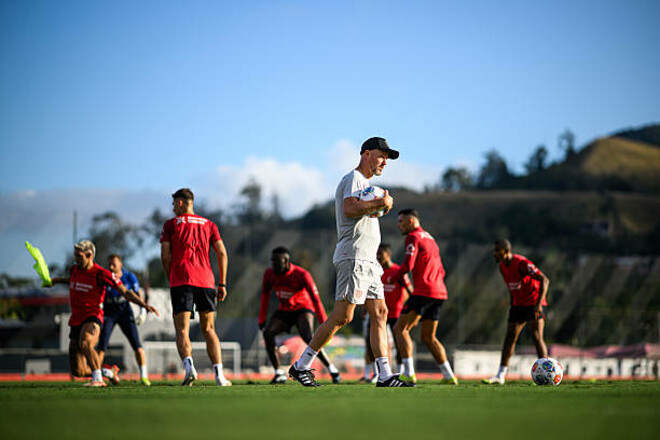 Первая игра тен Хага. Байер разгромно уступил молодежной команде Фламенго
