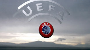 УЕФА может провести расследование по матчу Италия - Сербия