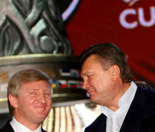 Янукович поздравил Шахтер
