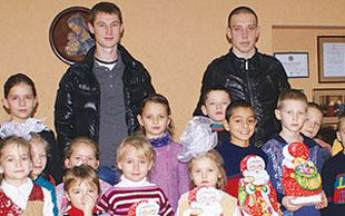 Чеснаков и Вовкодав посетили школу-интернат