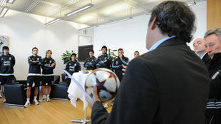 Платини принял сборную Аргентины в штаб-квартире УЕФА