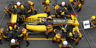 ГП Австралии, первая пятничная практика. Лидирует Renault