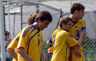 Украина (U-19) сыграла с Динамо