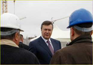 Янукович откроет стадион во Львове