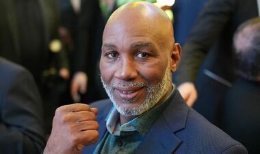 Lennox Lewis: “He is too fast, elusive. Very cool boxer