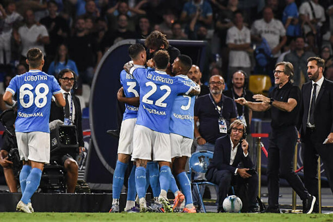 Наполи одолел Пизу и возглавил турнирную таблицу Серии А