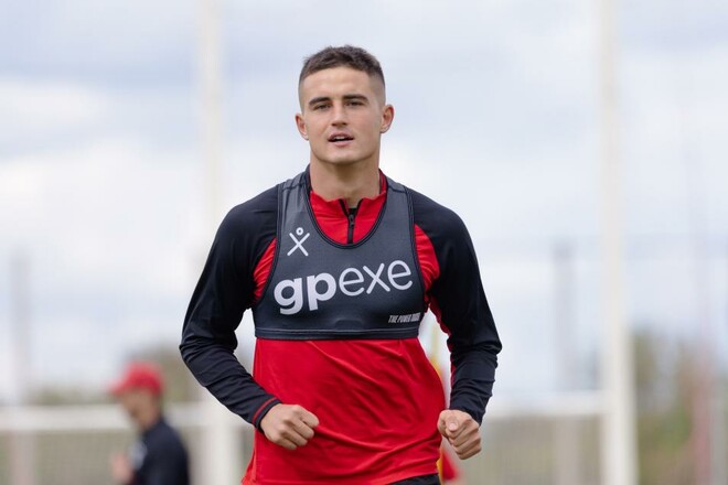 ОФІЦІЙНО. Верес продовжив контракт з ключовим захисником