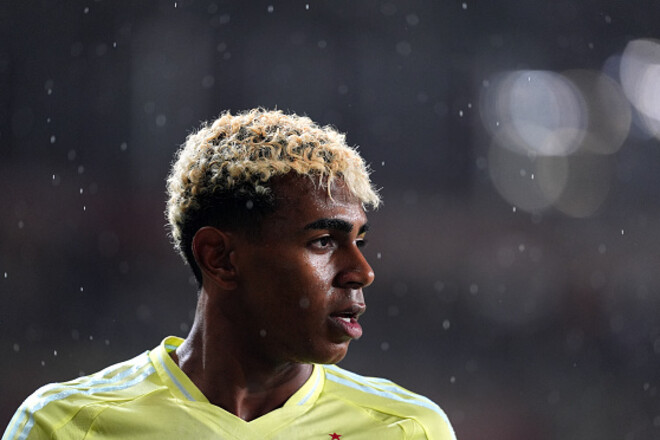 Ямаль пригостив голодну делегацію Барселони бургерами після Золотого м'яча