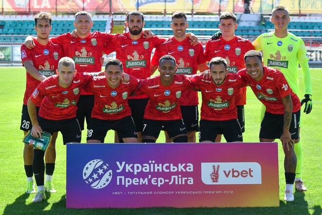 «Команда справляется с давлением». Полегенько – о критике Карпат