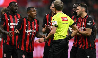 Чемпион тоже может проигрывать. Милан в меньшинстве одолел Наполи