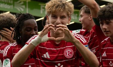 ВИДЕО. Украинец шедевральным ударом принес победу клубу в Германии