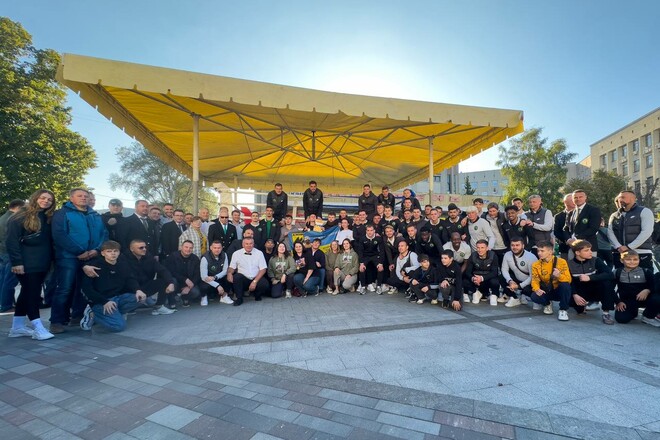 ФОТО. Игроки Полесья вместе с Буткевичем посетили боксерский турнир