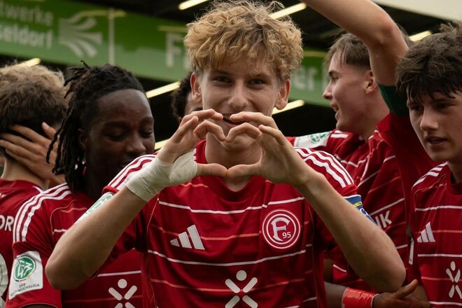 ВИДЕО. Украинец шедевральным ударом принес победу клубу в Германии