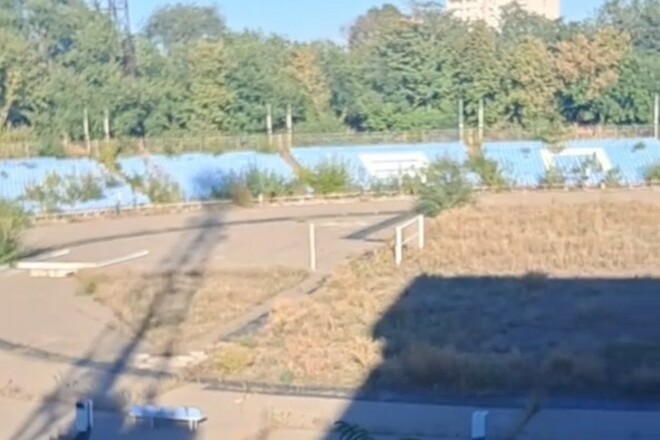 ВИДЕО. Как выглядит заброшенный стадион Метеор в Днепре. Он не в оккупации
