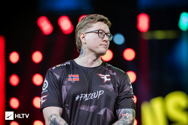 ВІДЕО. Зі сльозами на очах. Гравці FaZe попрощалися з ветераном клубу