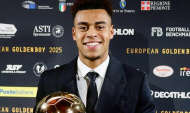 ФОТО. Лучший молодой игрок года: Дезире Дуэ получил награду Golden Boy 2025