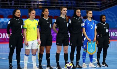 ФОТО. Українка відпрацювала головним суддею на матчі жіночого ЧС з футзалу