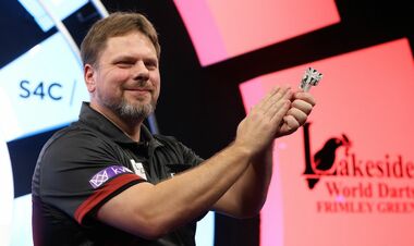 ЧМ по дартсу. Яркие победы Робба и Масалина, нидерландский триллер у женщин