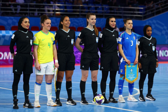 ФОТО. Українка відпрацювала головним суддею на матчі жіночого ЧС з футзалу