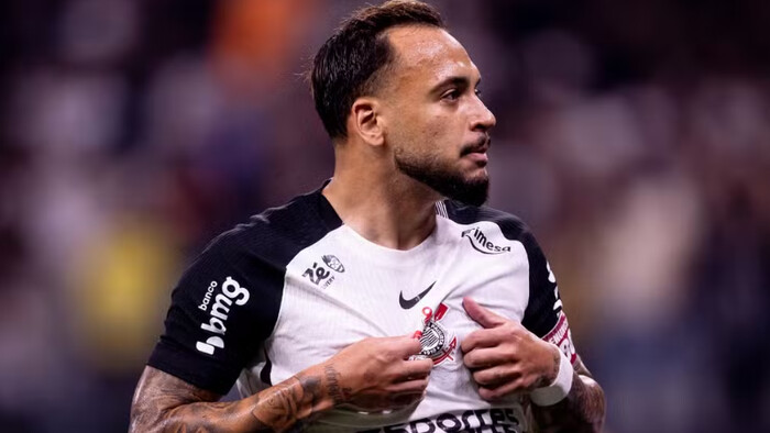 Бразильский клуб сделал предложение по хавбеку Шахтера