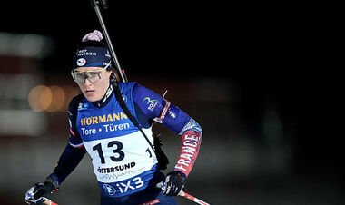 Французская биатлонистка впервые оказалась на подиуме личной гонки КМ