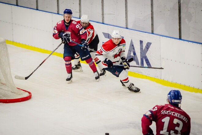 Зіграли два аутсайдери: яскравий матч на 8 шайб у чемпіонаті України