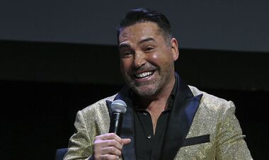 Оскар Де Ла Хойя назвав двох боксерів, які зараз кращі за Усика