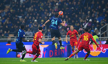 Отгрузили 5 мячей. Интер разгромил Венецию и вышел в 1/4 финала Кубка