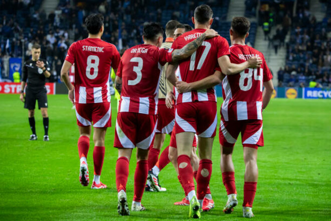 С голом Яремчука. Олимпиакос разгромил соперника в Кубке Греции