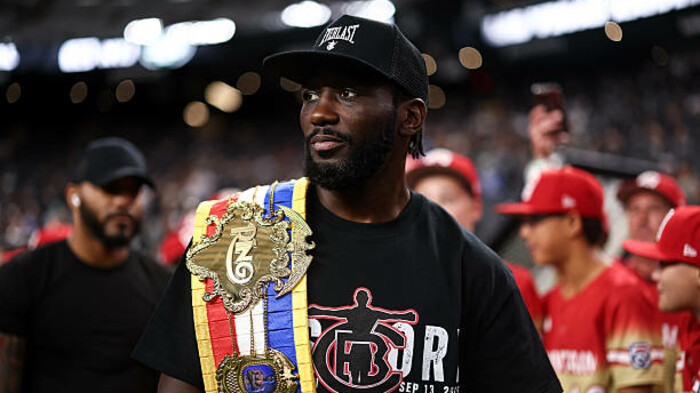 Кроуфорд остался без титула, Итаума и Околи определят соперника для Усика