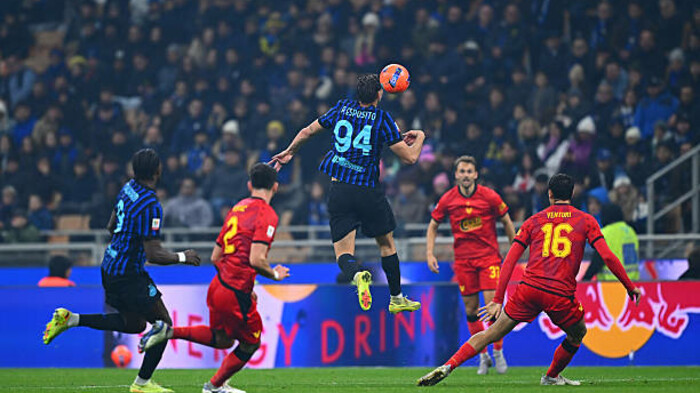 Отгрузили 5 мячей. Интер разгромил Венецию и вышел в 1/4 финала Кубка