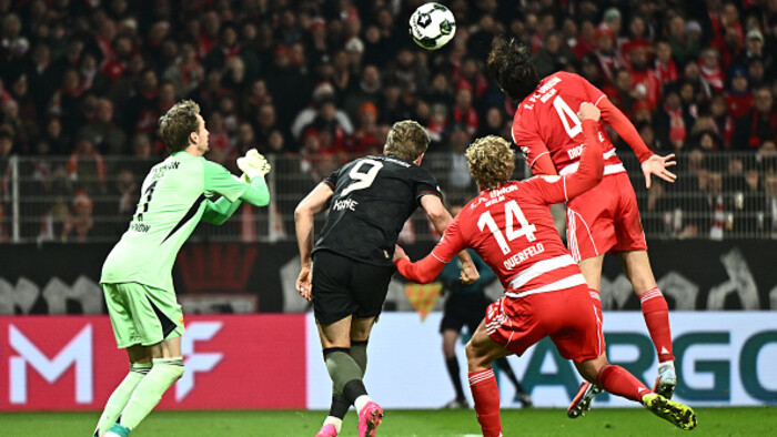 Два автоголи, два пенальті. П'ять м'ячів: Баварія вийшла в 1/4 фіналу Кубка