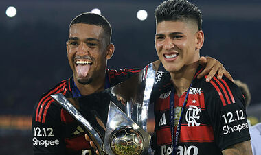 Фламенго в течение года победил в Кубке Либертадорес и чемпионате Бразилии