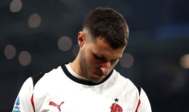 Звільняють місце для Довбика? Мілан має намір продати нападника