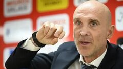 Відомий тренер прибув в Динамо, але не вразив своєю промовою Суркіса