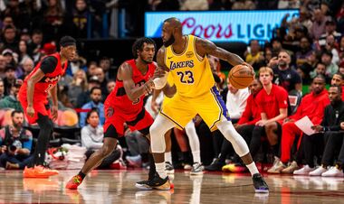 Леброн перервав свою рекордну серію матчів із 10+ очками у грі з Торонто