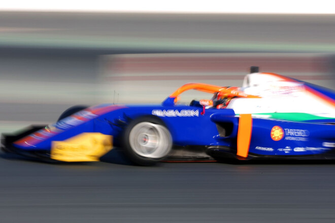 ФОТО. Бондарев представил болид на F1 GP Trophy Race в Абу-Даби